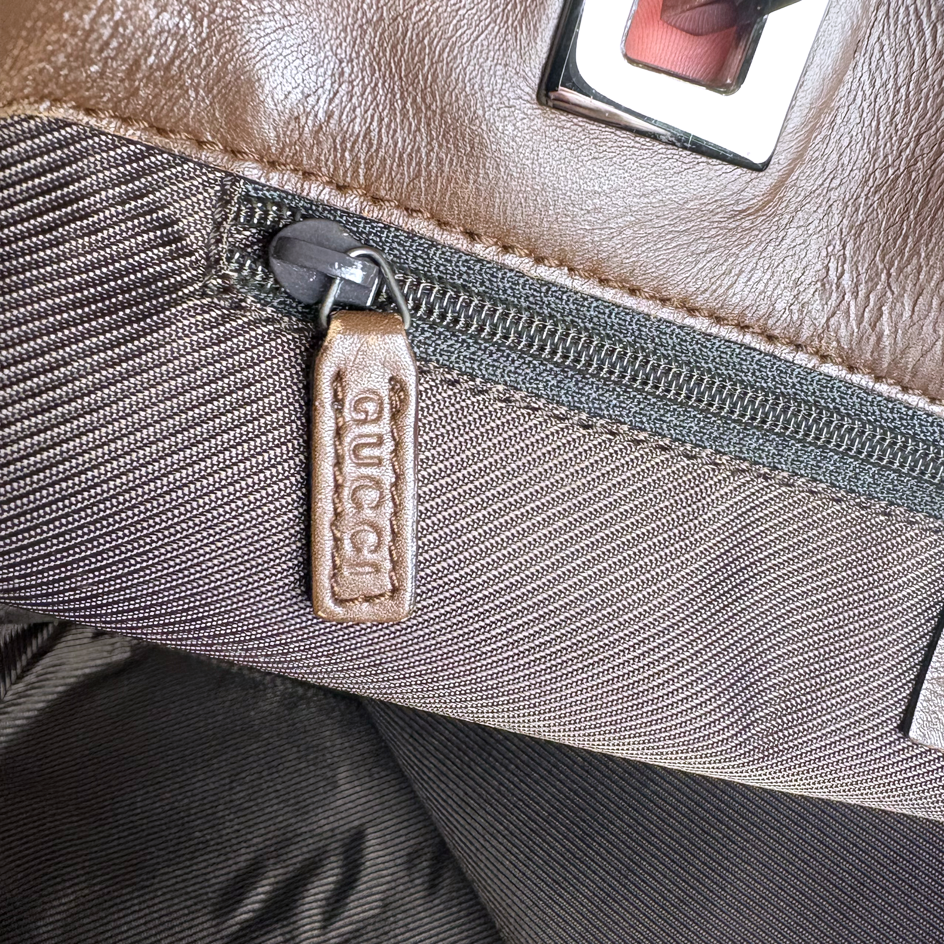 Gucci Bucket Tote GG Beige