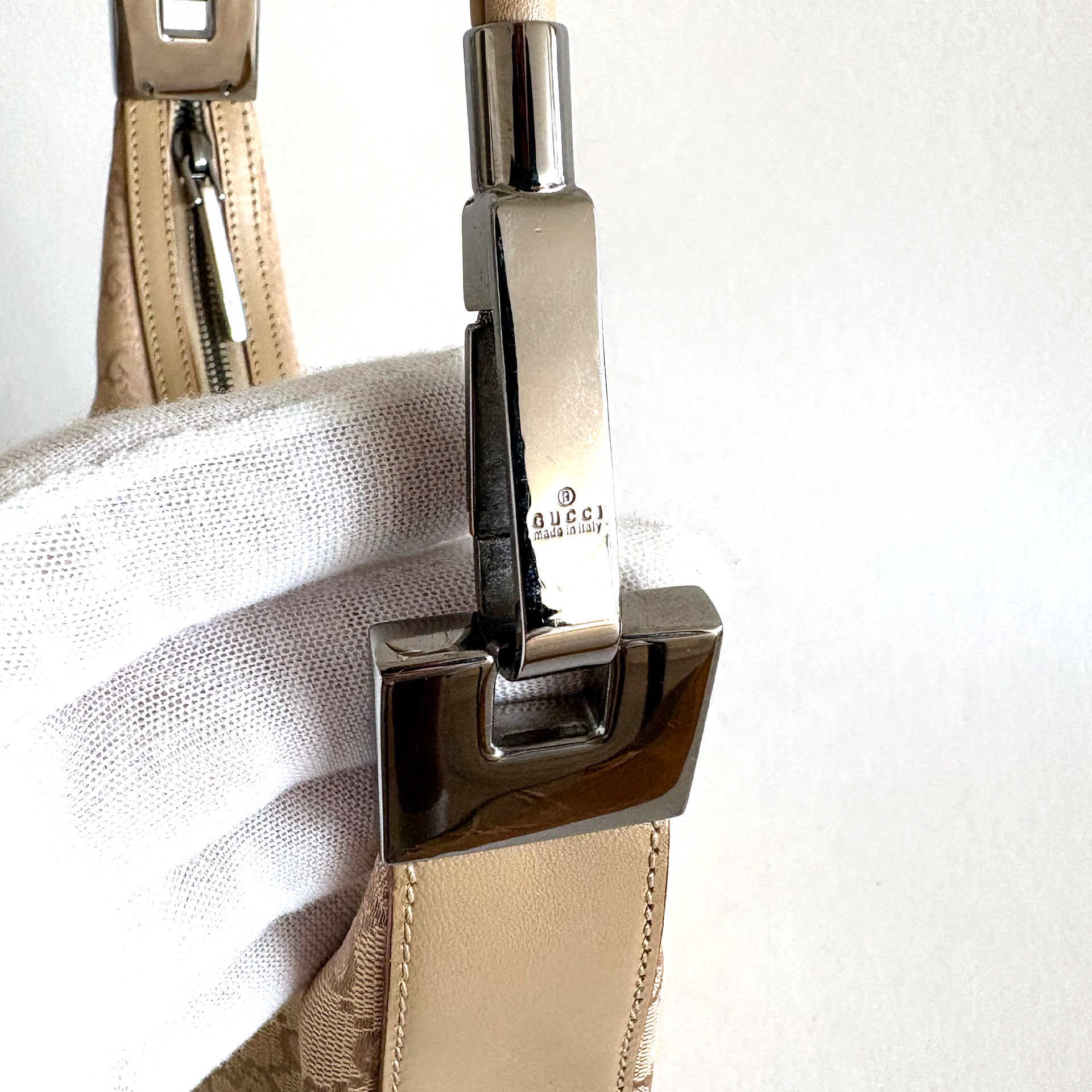 Gucci Clasp Hobo Bag Beige