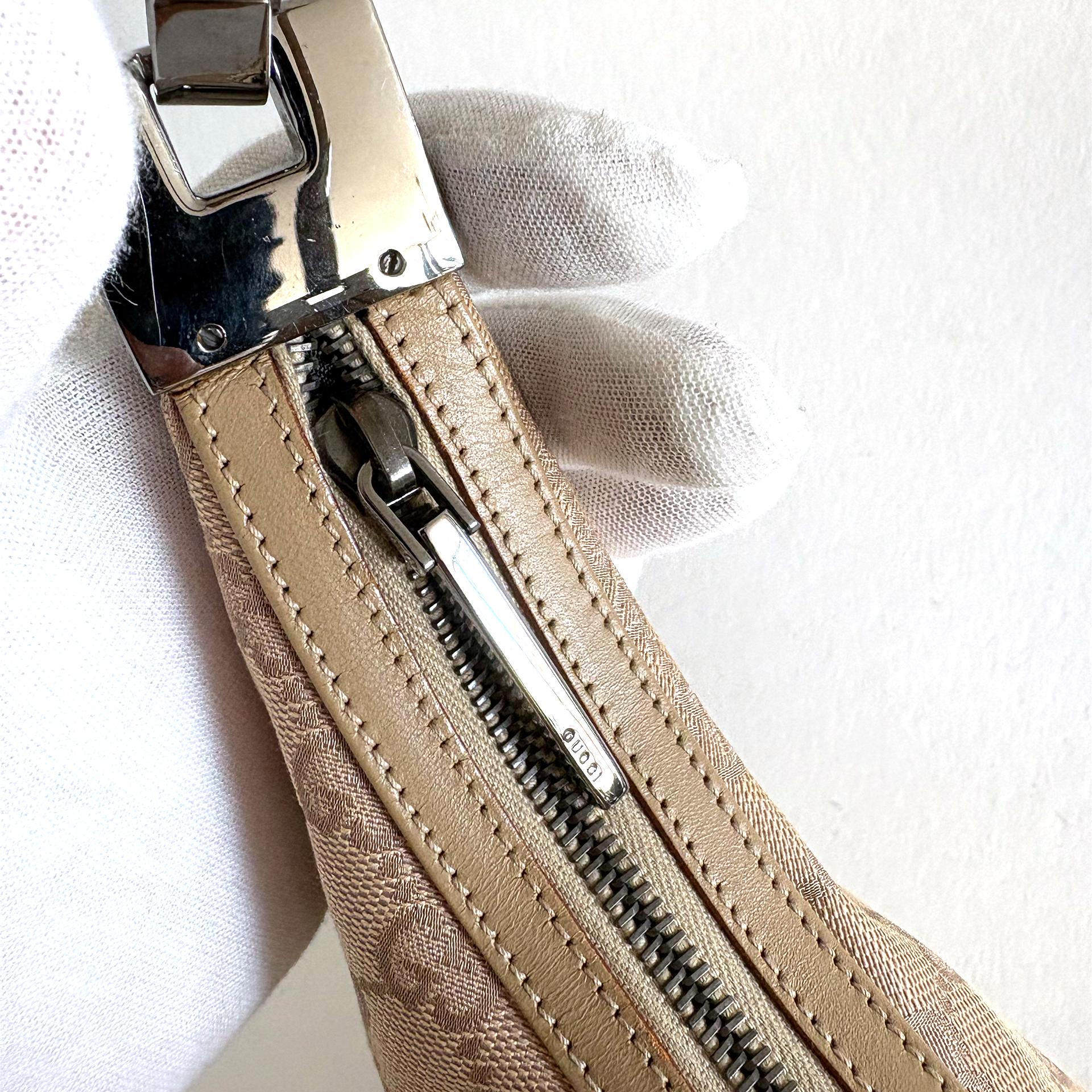 Gucci Clasp Hobo Bag Beige