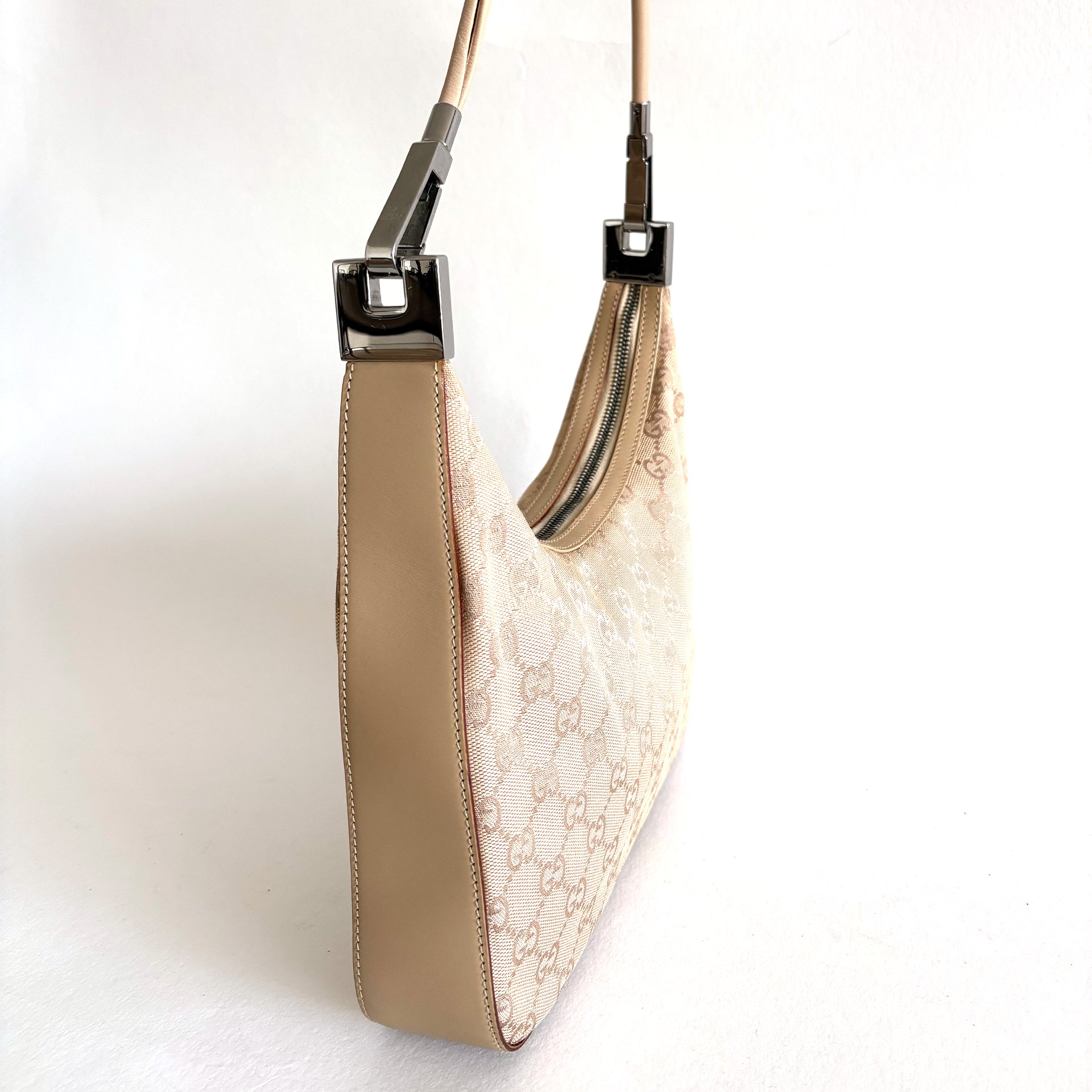 Gucci Clasp Hobo Bag Beige