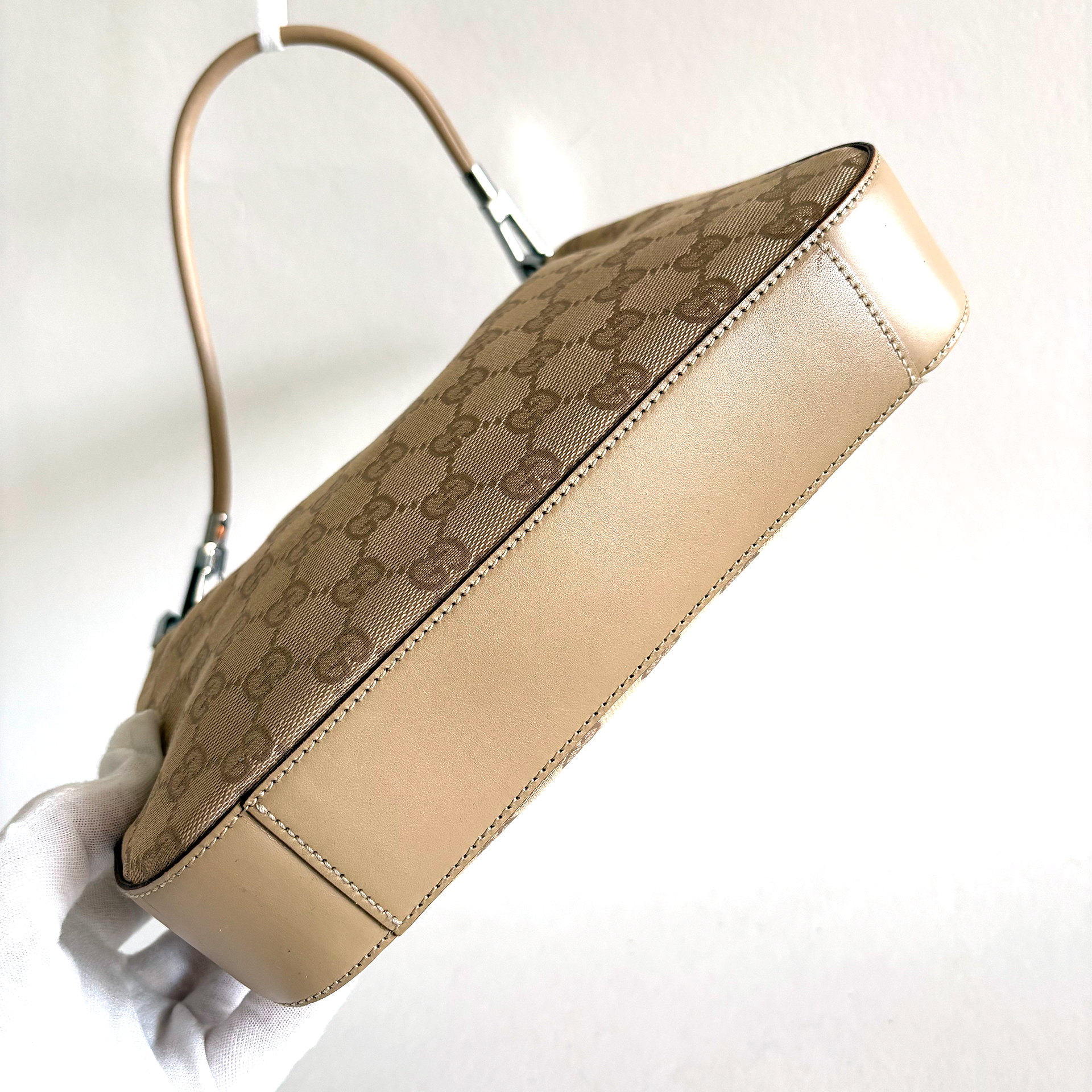 Gucci Clasp Hobo Bag Beige