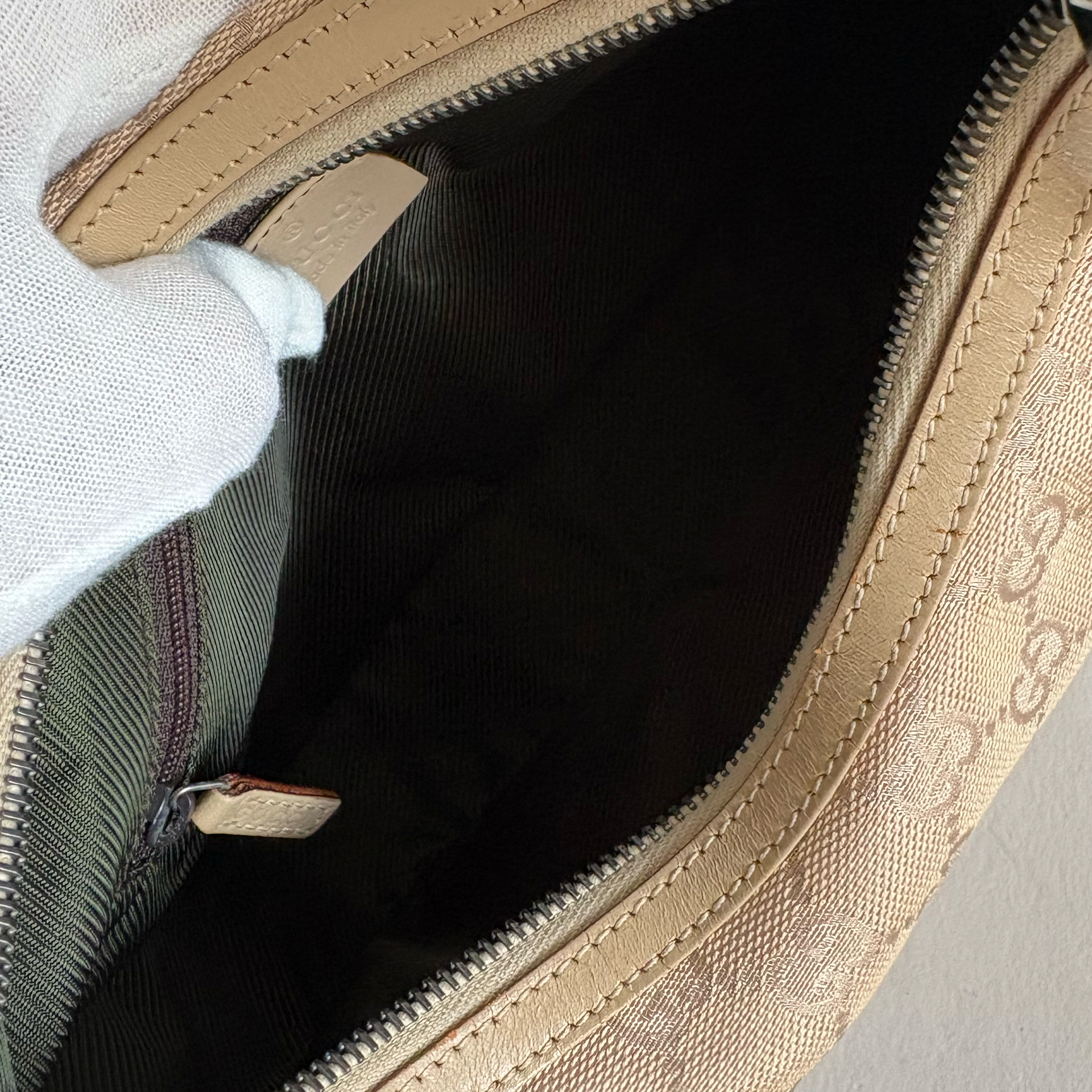 Gucci Clasp Hobo Bag Beige