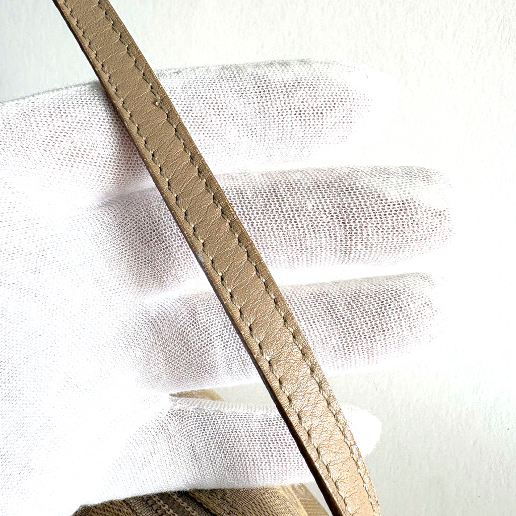 Gucci GG Canvas Boat Bag Creme