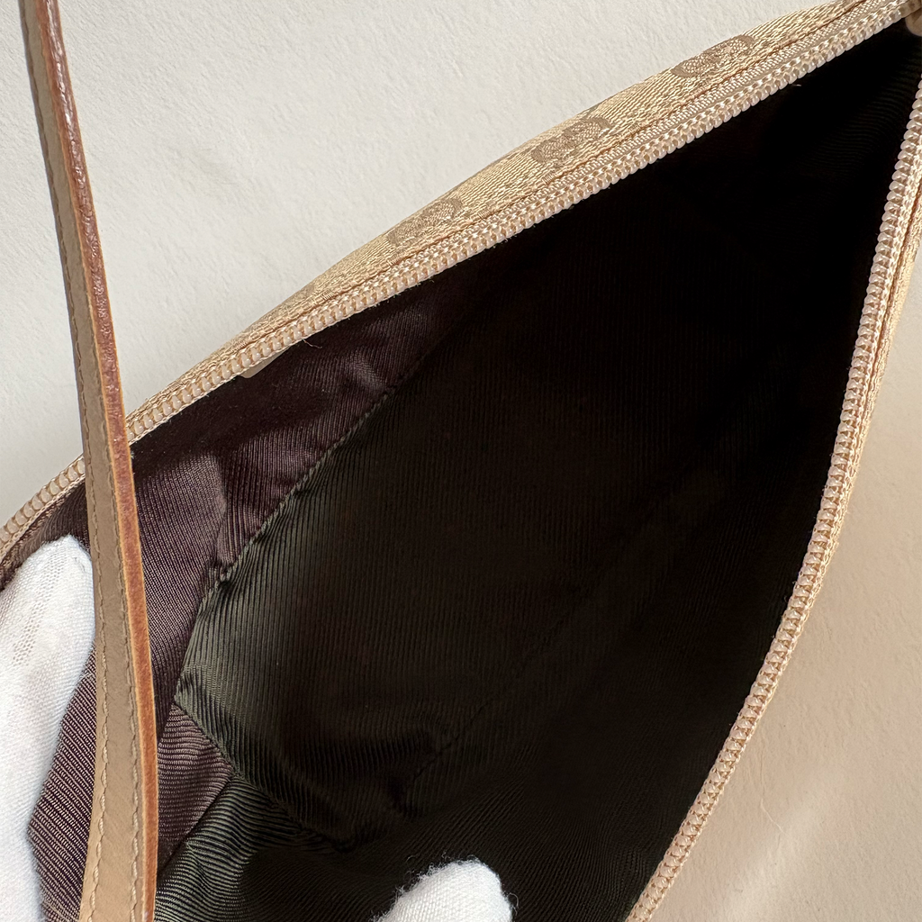 Gucci GG Canvas Boat Bag Creme