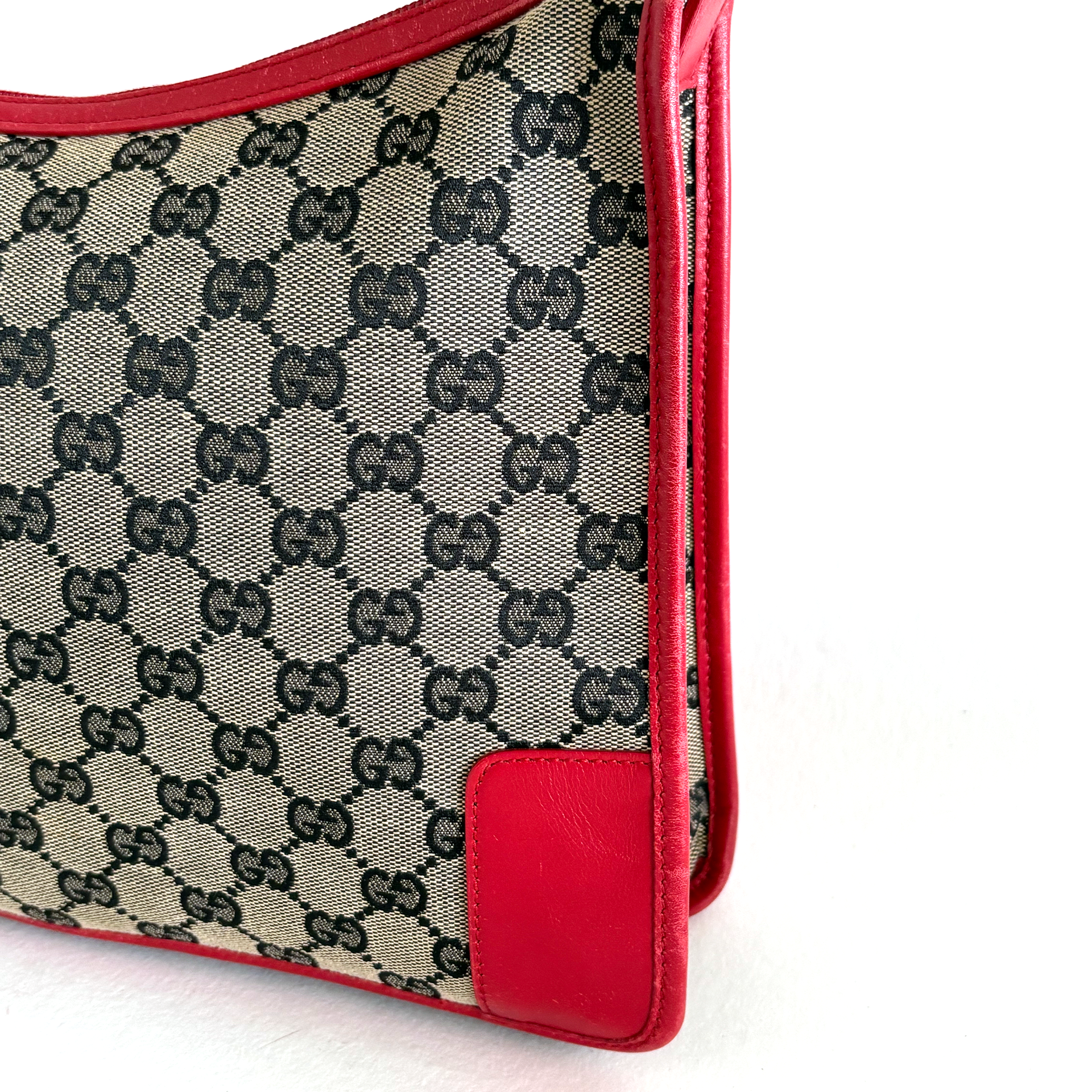 Gucci GG Canvas Shoulder Bag in beige with red leather details