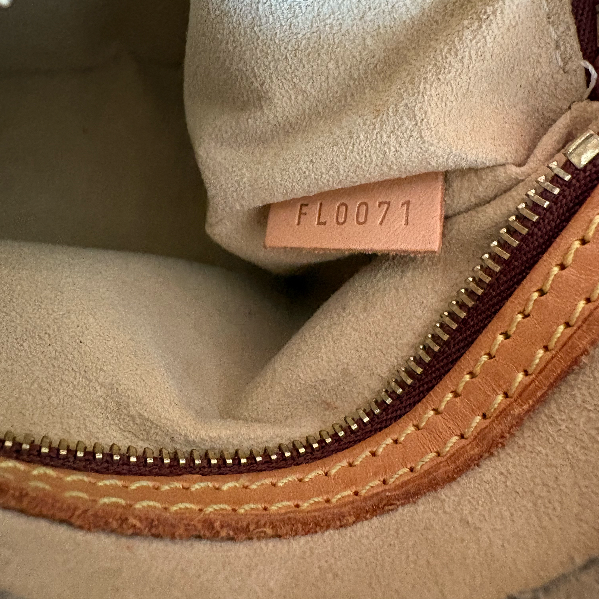 Louis Vuitton Looping MM