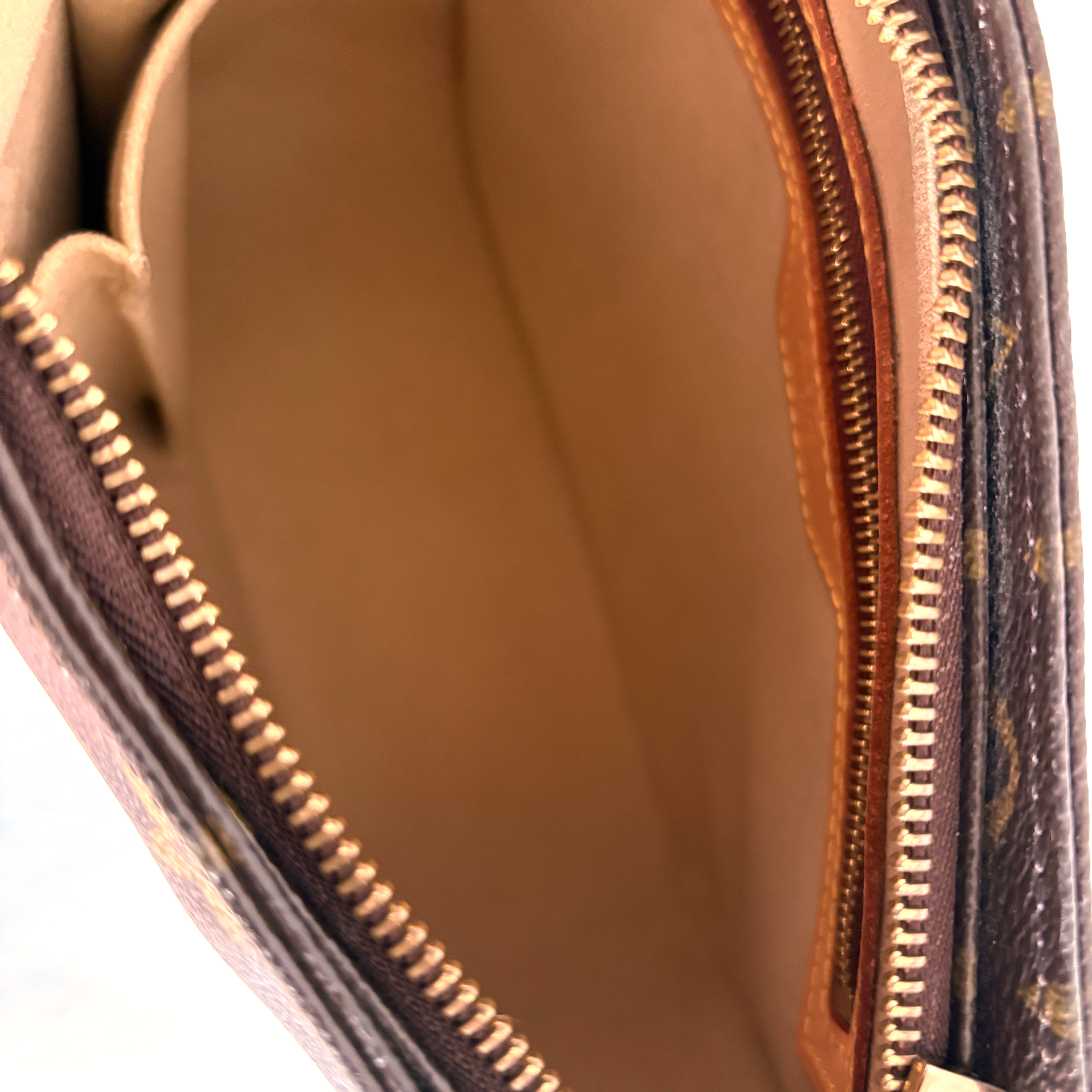 Louis Vuitton Looping MM