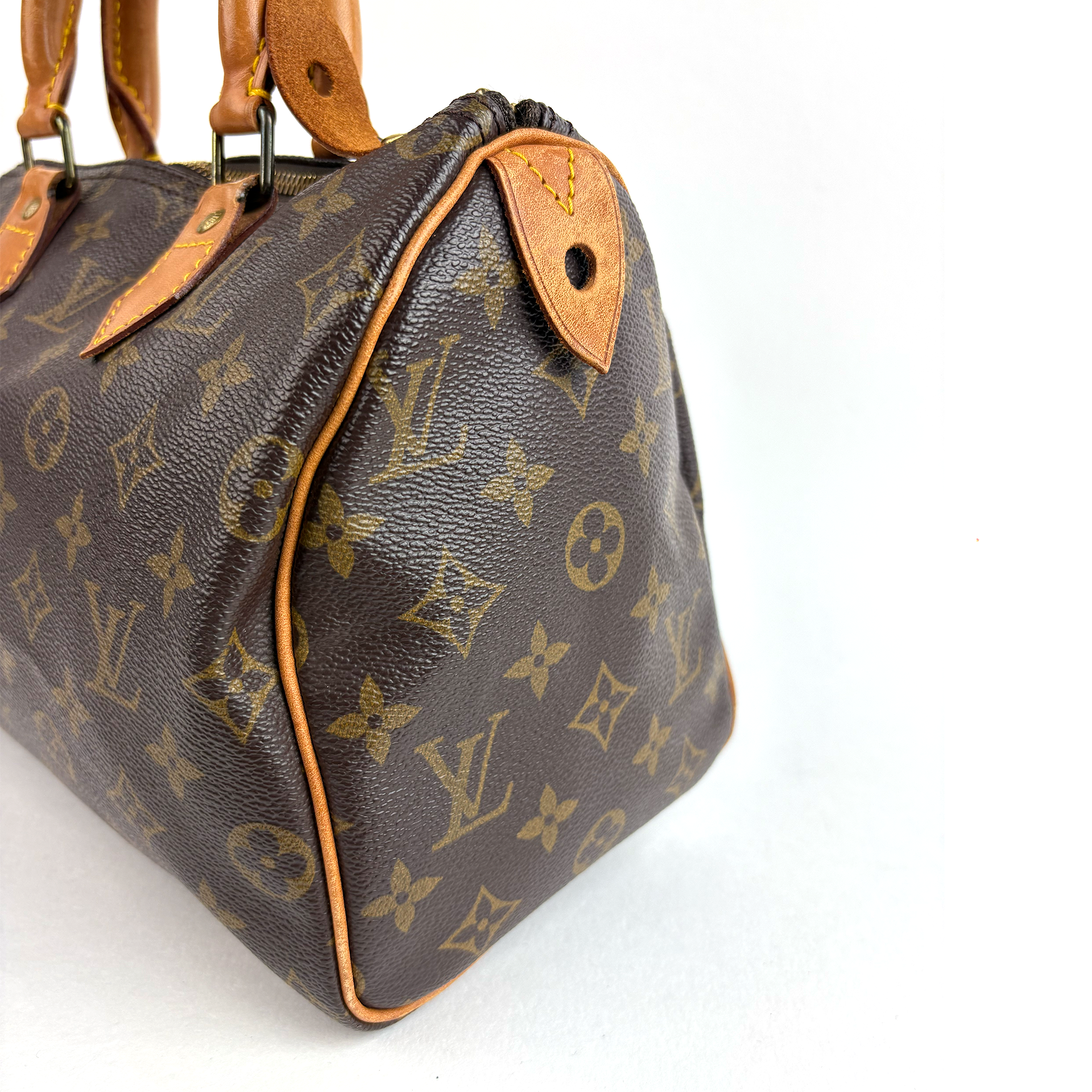 Louis Vuitton Monogram Speedy 25