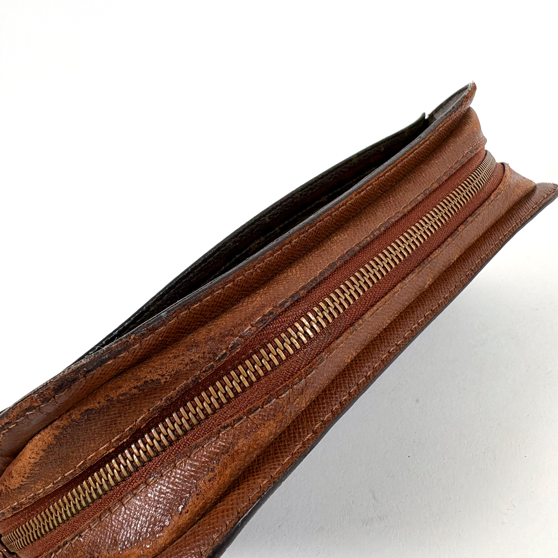 Louis Vuitton Trousse Toilette 23